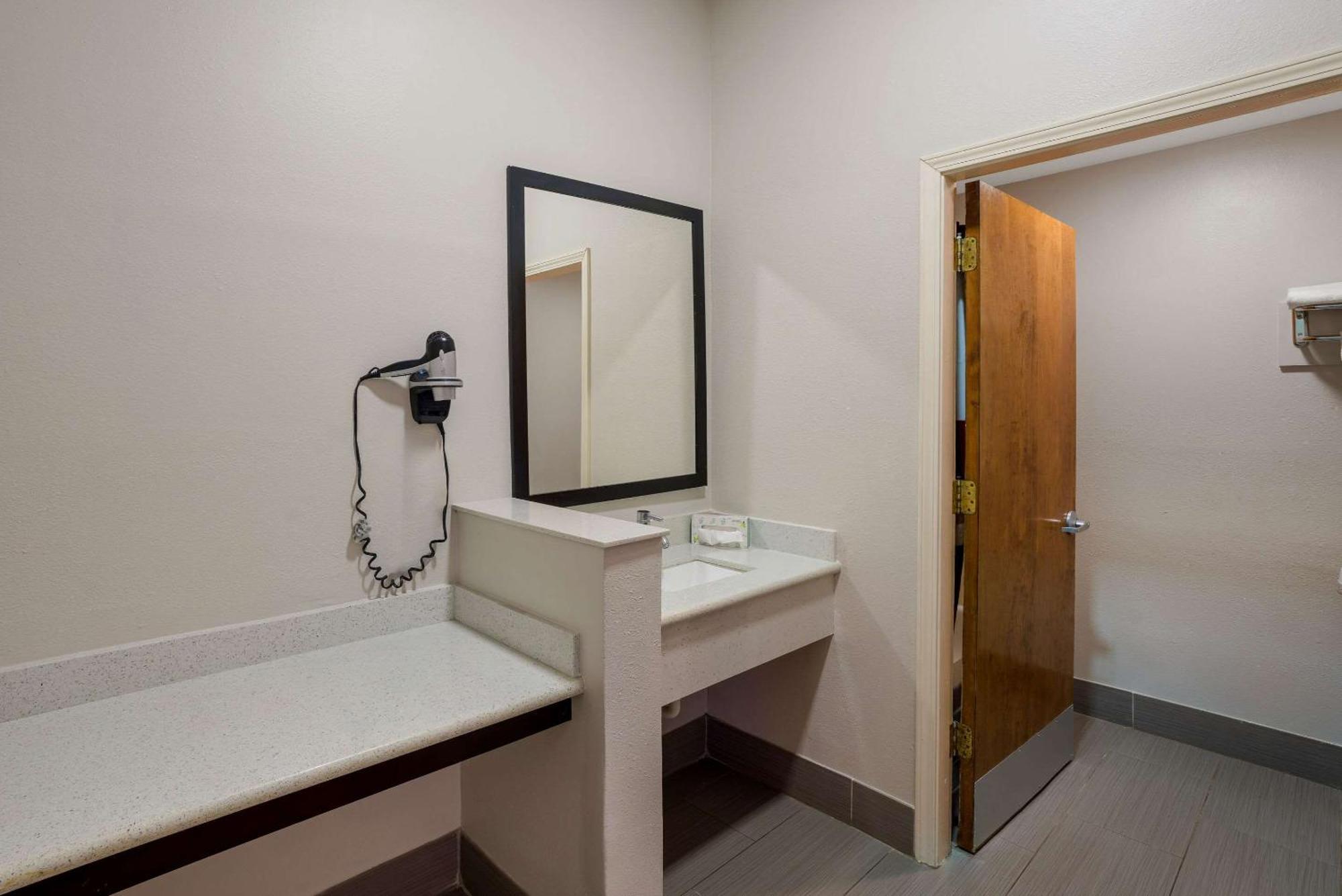 Rodeway Inn Brandon Zewnętrze zdjęcie
